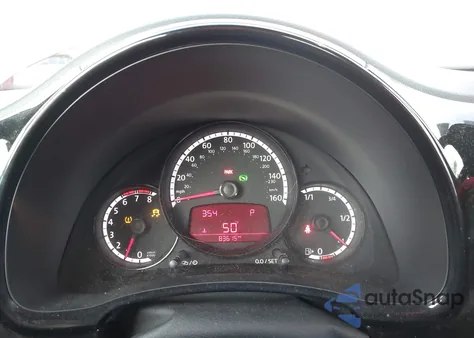 2014 Volkswagen Beetle 1.8T Entry z USA, uszkodzony, nr VIN 3VWF17AT8EM640791